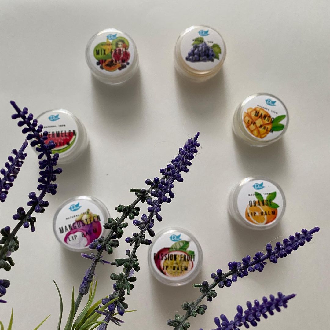 Натуральный бальзам для губ из Тайланда со вкусом Апельсина Dear Natural 100% Orange Lip Balm купить в Москве и Московской области.